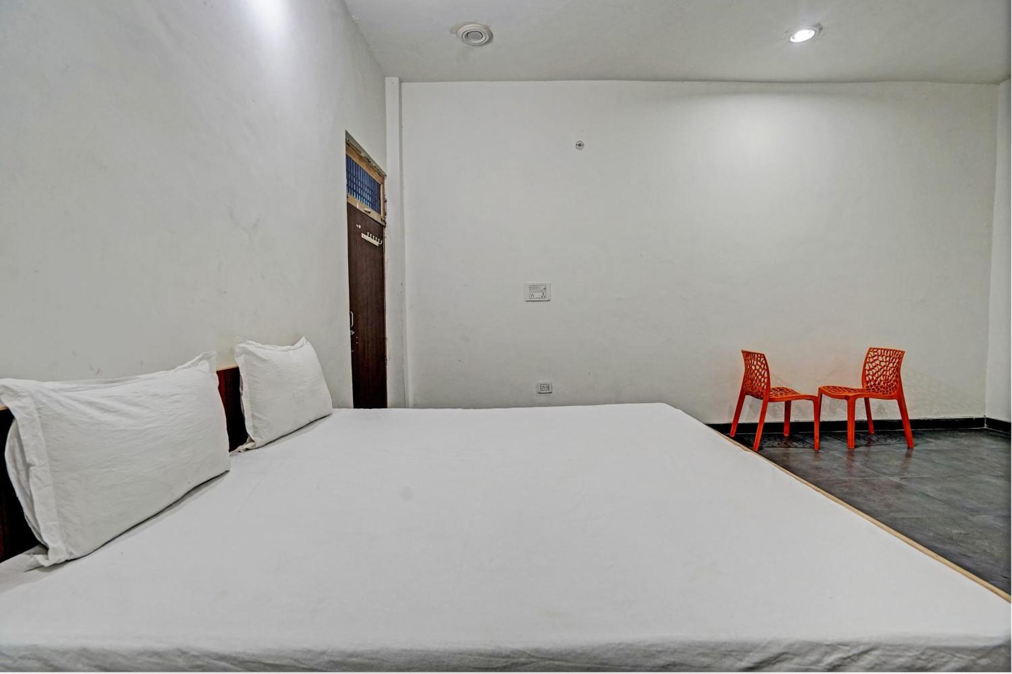 Oyo Double Ss Hotel Hāthras Esterno foto
