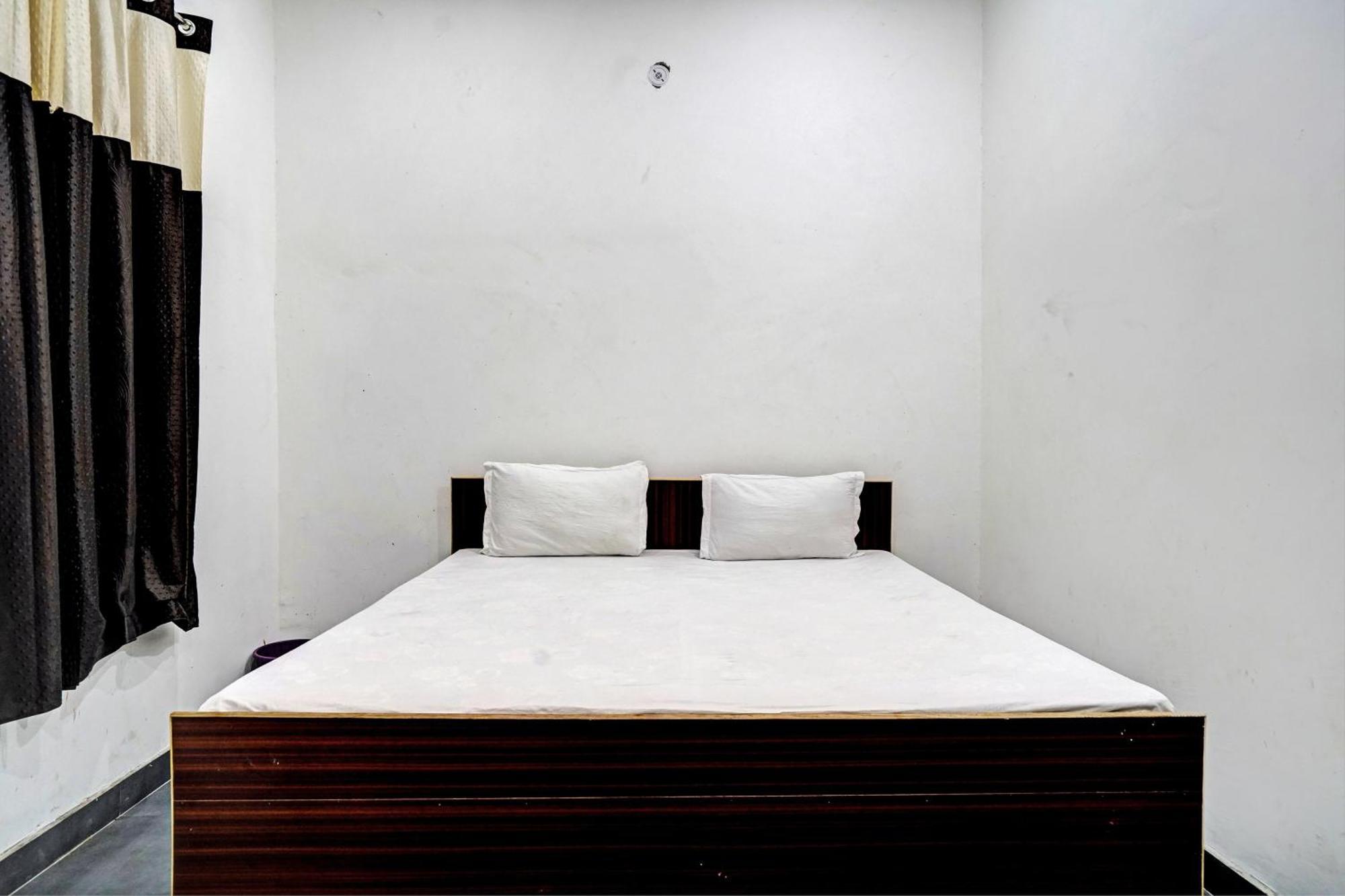 Oyo Double Ss Hotel Hāthras Esterno foto