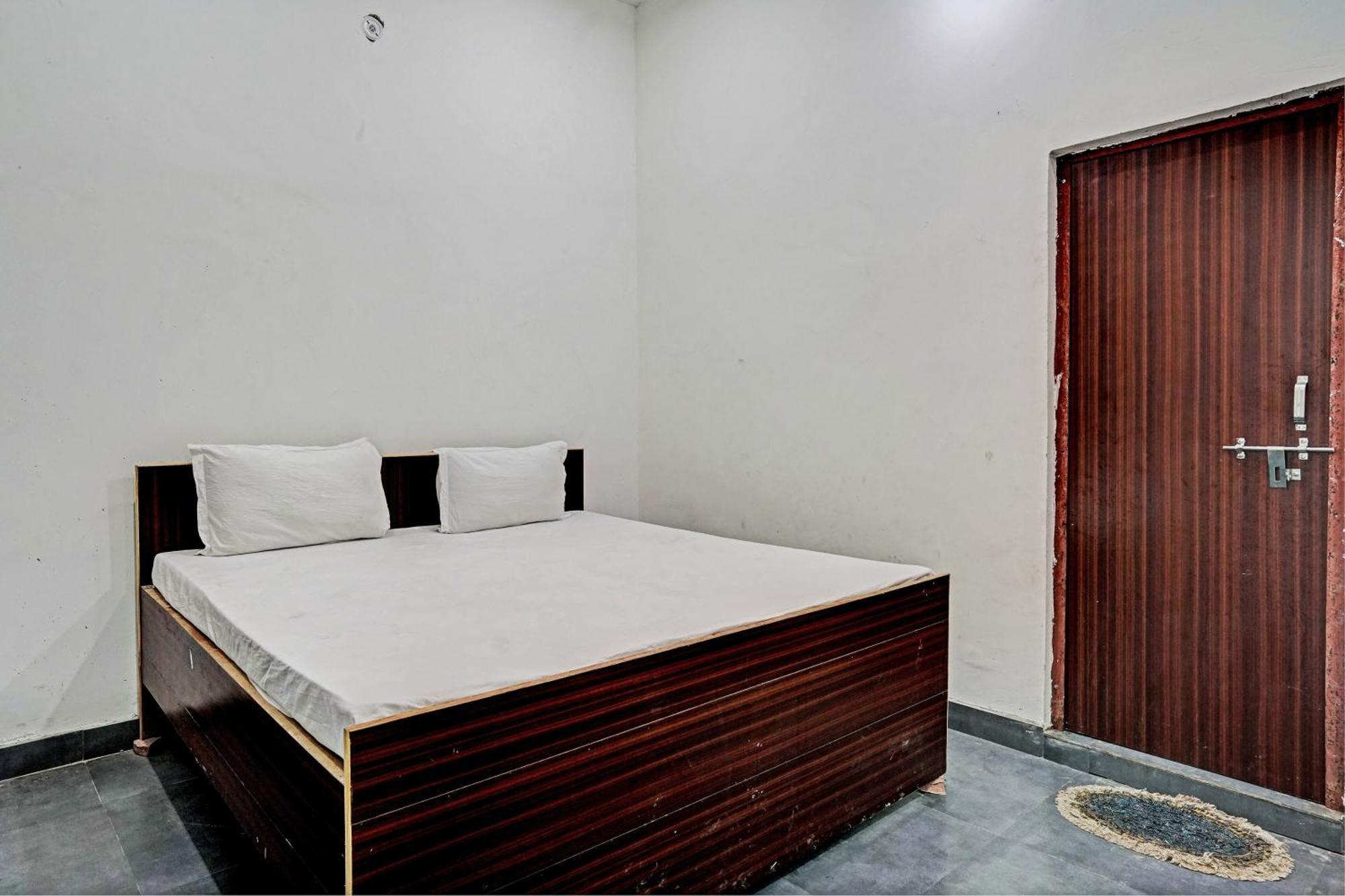 Oyo Double Ss Hotel Hāthras Esterno foto