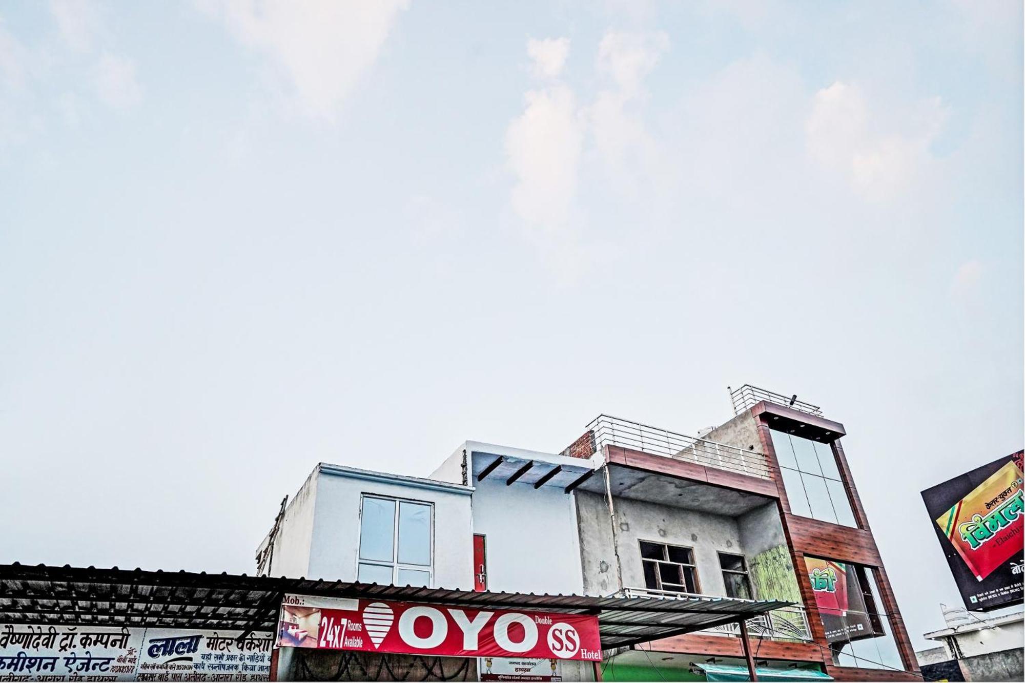 Oyo Double Ss Hotel Hāthras Esterno foto