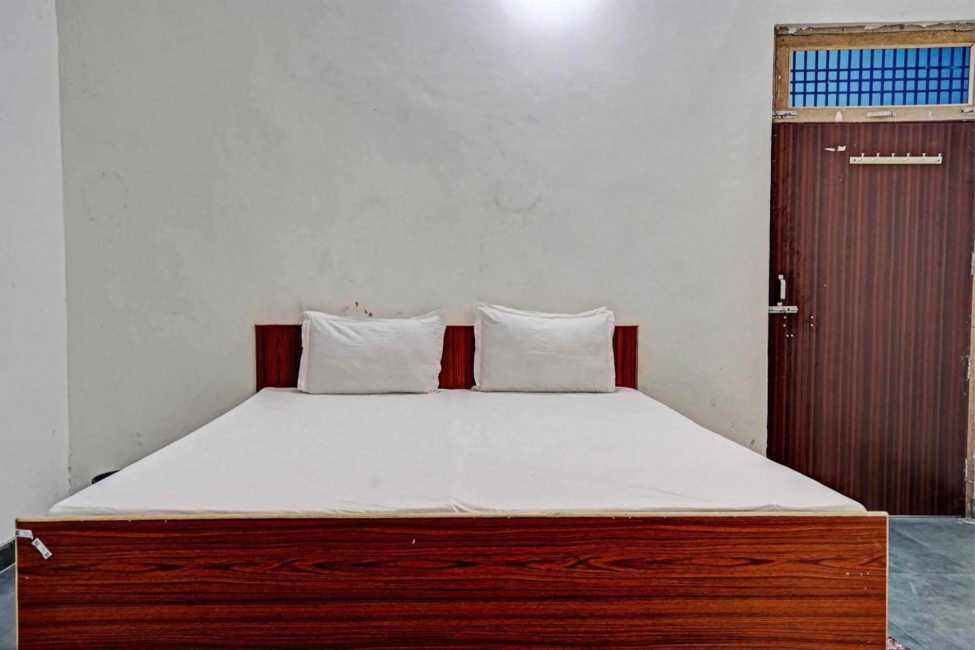 Oyo Double Ss Hotel Hāthras Esterno foto