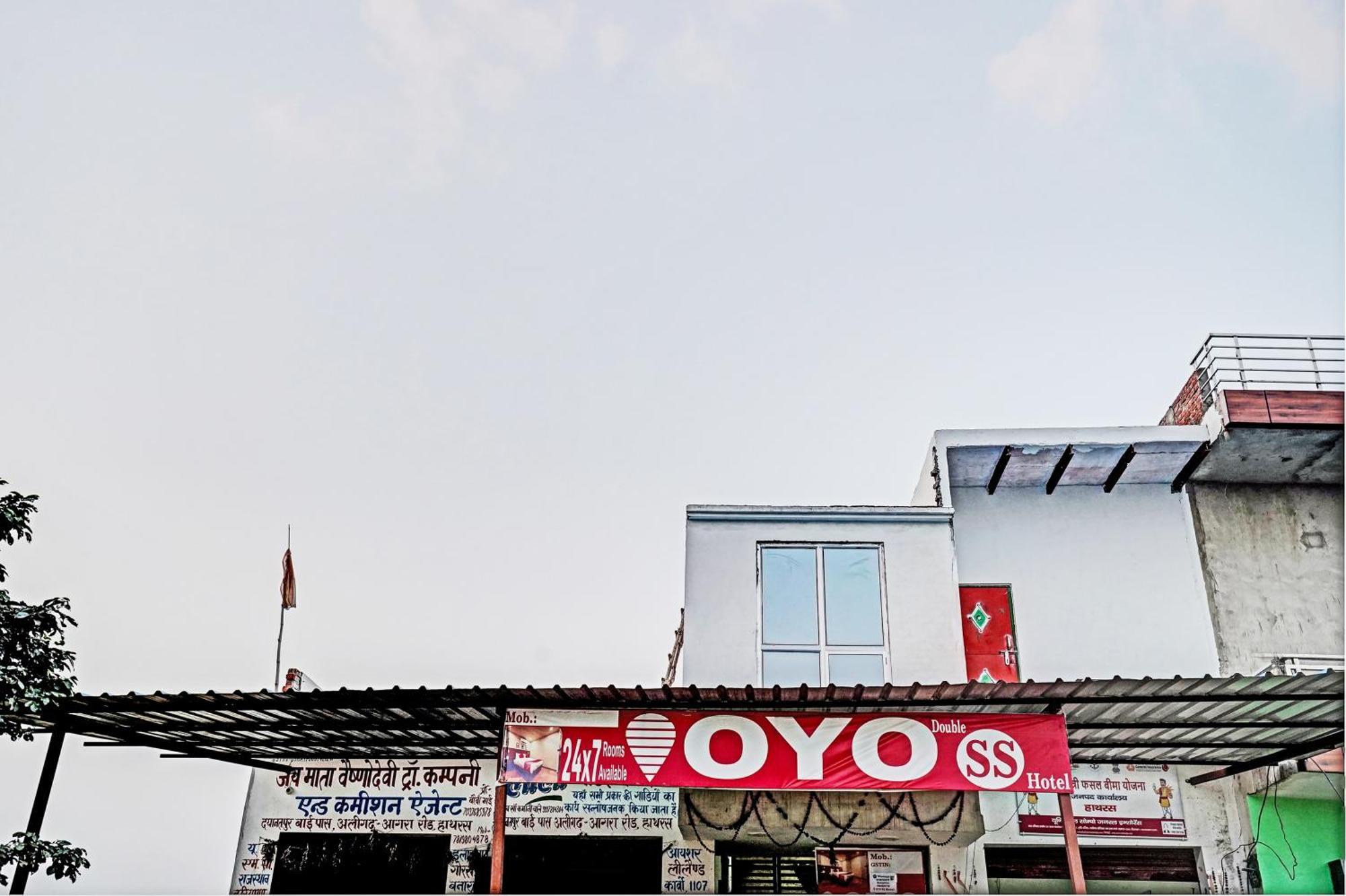 Oyo Double Ss Hotel Hāthras Esterno foto
